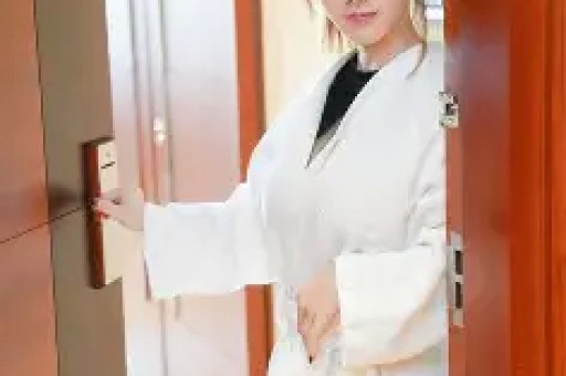曝4瓜！湖南台女主持爱买高仿、体重反弹、怀四胎沈腾令人意外