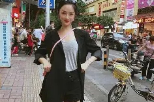 斗鱼女主播忘关摄像头私密画面流出！虚假人设彻底翻车