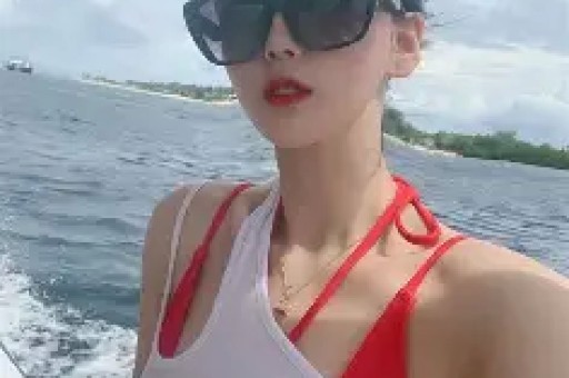 李湘和神秘男爆同住酒店离婚内幕再掀热议